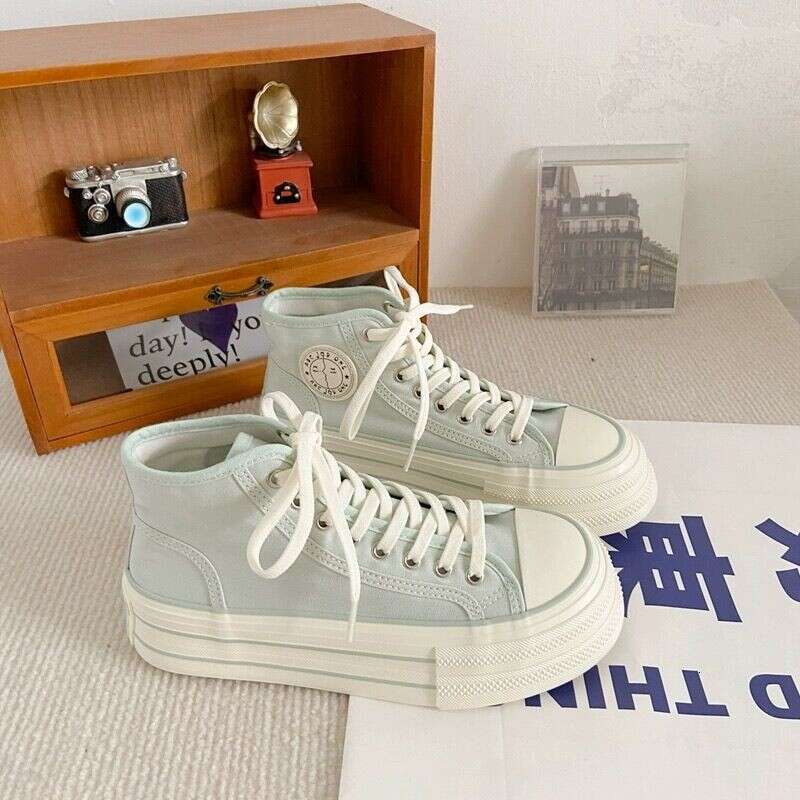 New shoes high top, 2025 college style, versatile for women, autumn soft thick soled canvas shoes, Korean version, height increasing