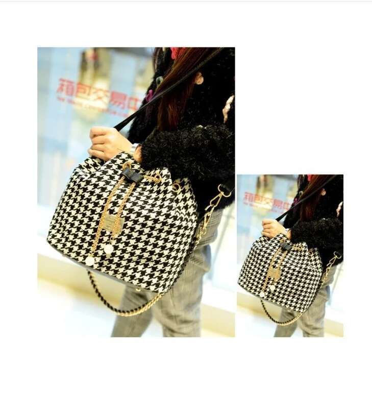 trend New Fashion Leisure Designer Women s Pearl Pendant Drawstring Chain trend Shoulder Ethnic Style Bucket Drawer Bag Trendy Shoulder Bag