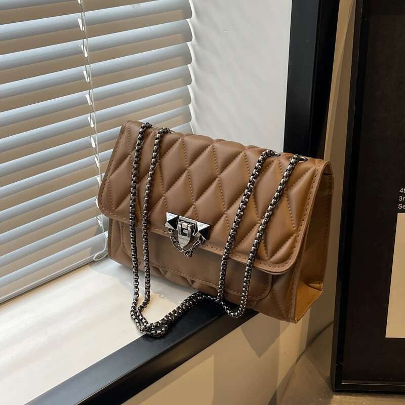 2025 New Casual Fashion PU Solid Color Designer Women's Handbag Quilted Design Flip Shoulder Crossbody Bag Suitable for Outward Commuting and Sho