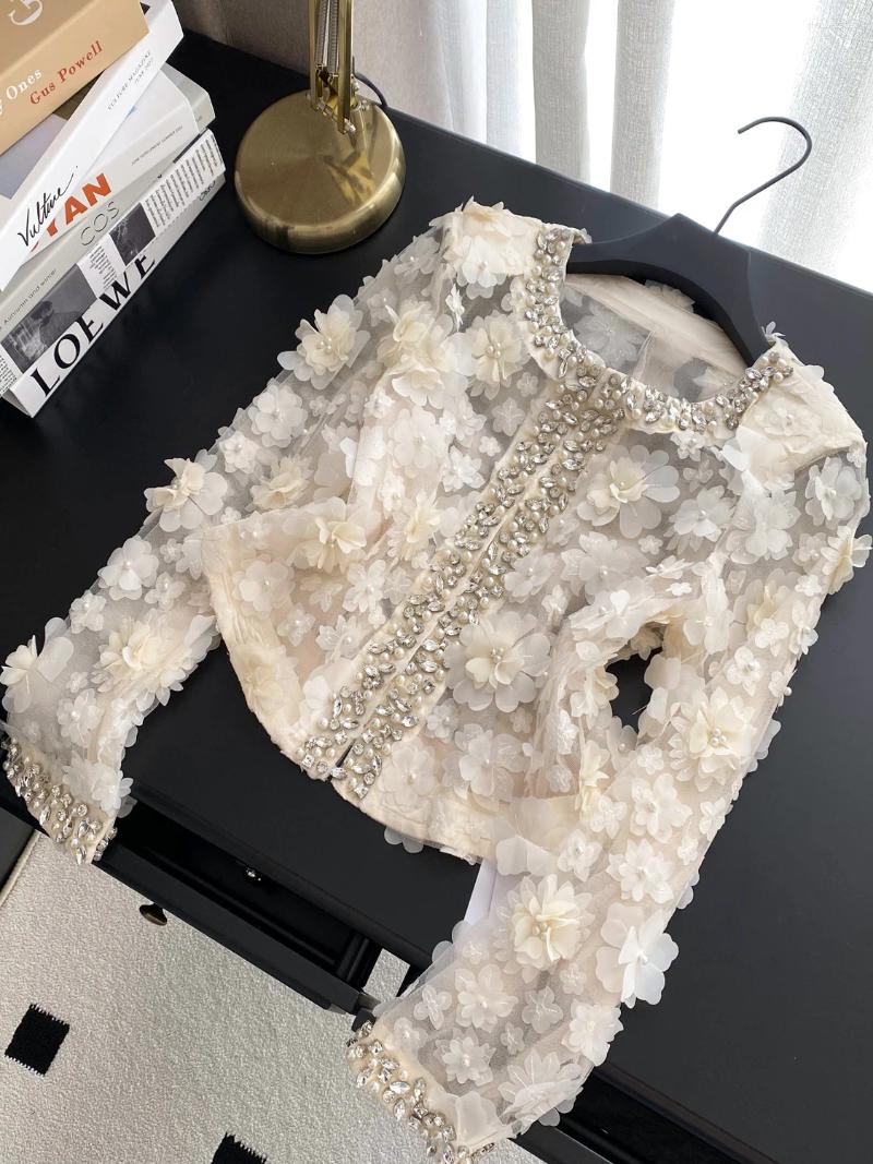 2026 autumn and winter fashion heavy industry women's pearl diamond jacket round neck long sleeved cardigan 3D flower design