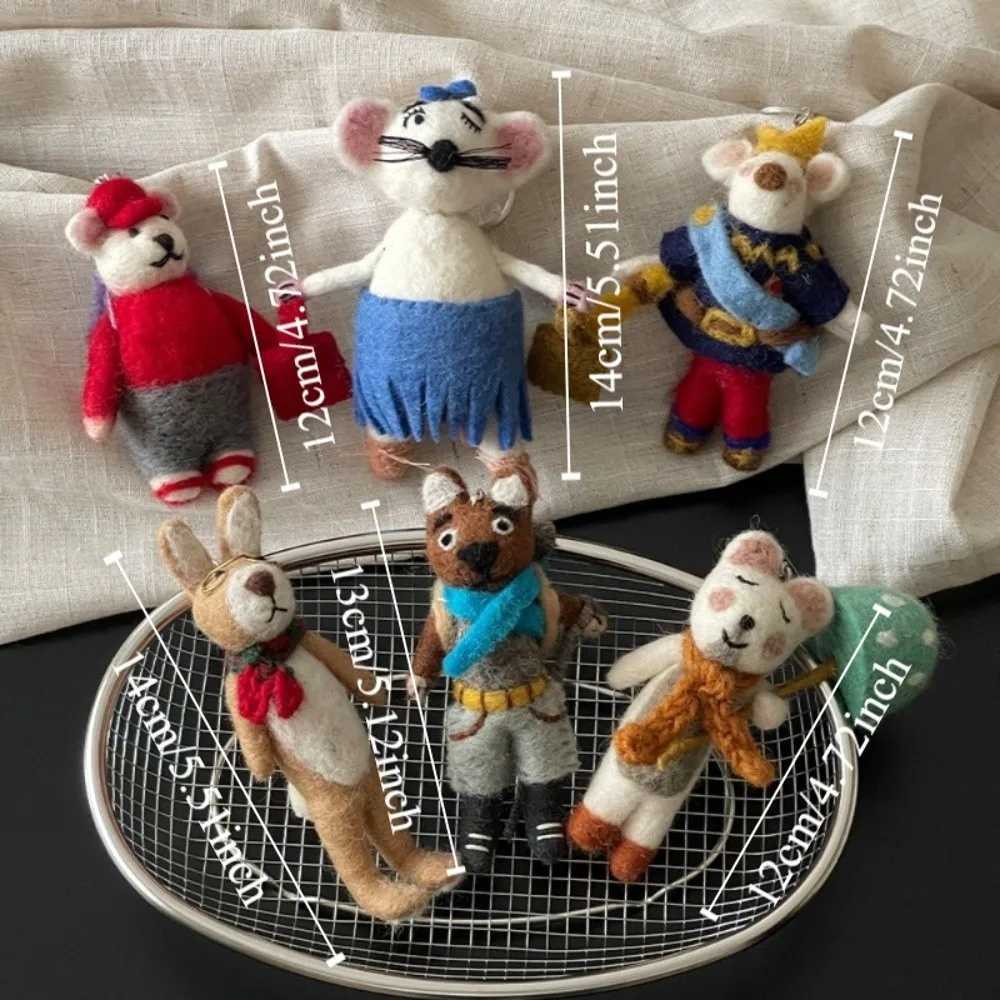 Mountain Climbing Bear Wool Felt Animal Pendant Mouse King Dalmatian Puppy Nepal Felt Keyring Jellyfish Skateboard Piglet C251104