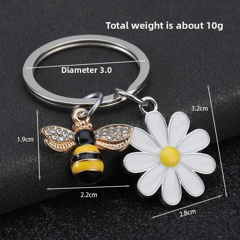 Vintage 3D HighRelief Bee Flower Metal Laser Personalization Keychain Chain Badge Alloy Keyring Ring Backpack CarW251103