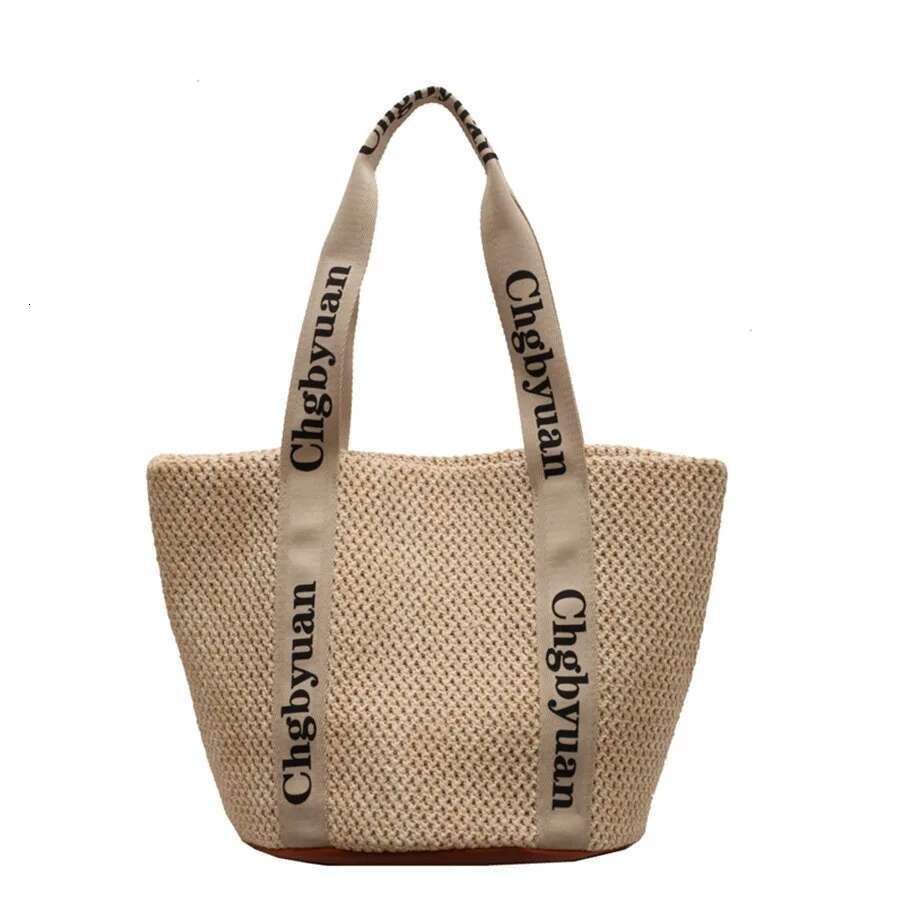 2025 New Woven Straw Bag Designer Women's Large Capacity Autumn/Winter New Full Shoulder Beach Commuter Bucket Bag Trendy Shoulder Bag4