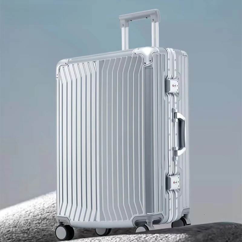 Luggage Aluminum frame boarding case 20/22/24/26/28 inch high capacity trolley case with universal wheels