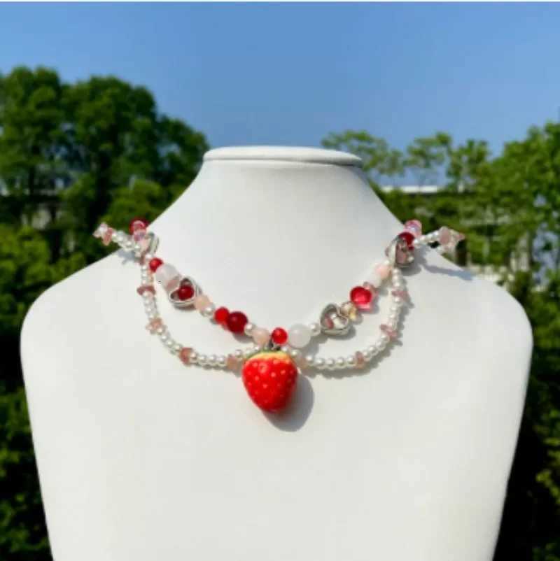 2023 Handmade Strawberry Necklace Pearls Beaded Y2K Necklace Choker Beautiful Glass Beaded Necklace Adjustable Cute GiftsXJ251104
