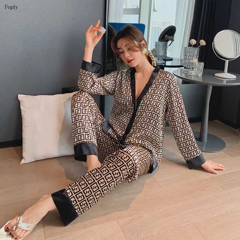 Designer Summer Pajamas Woman New Ice Silk Pyjamas Homewear Set Girls Long-Sleeved V-Neck Cardigan Simulation Silk Lapel Pijamas Homewear Y251104