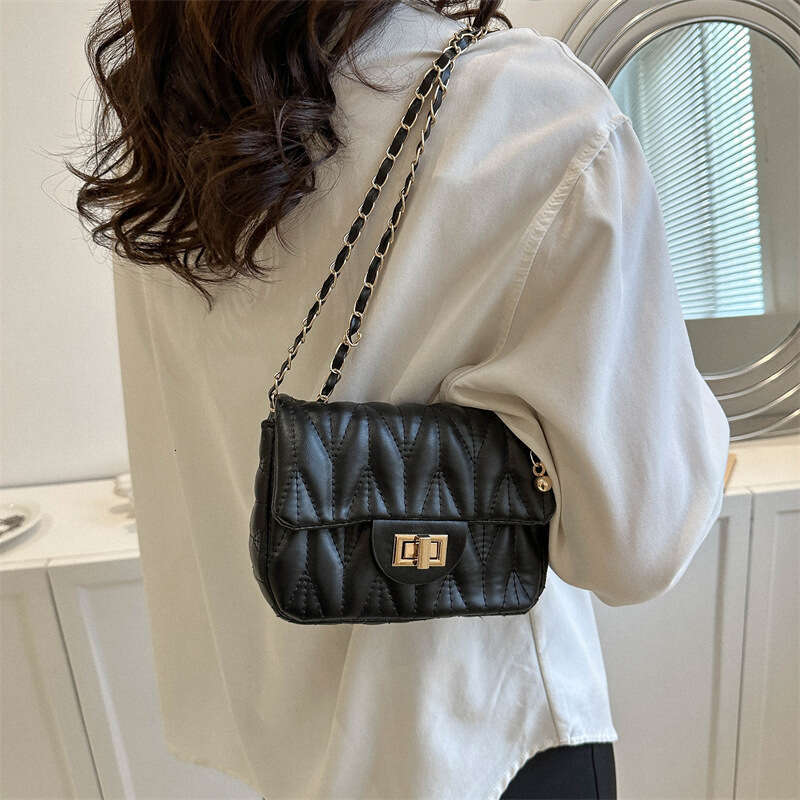 Versatile Instagram Crossbody for Women 2023 New Trendy Spring/Summer Fashion Diamond Grid Chain Embroidered Thread Single Shoulder Small Square Bag
