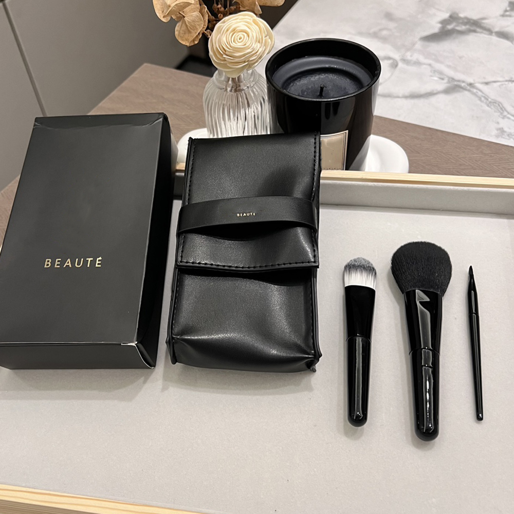 2025 New Designer Brush Letter Logo Makeup Tool with Leather Storage Case gift box Girl Valentine's Day Birthday Gift