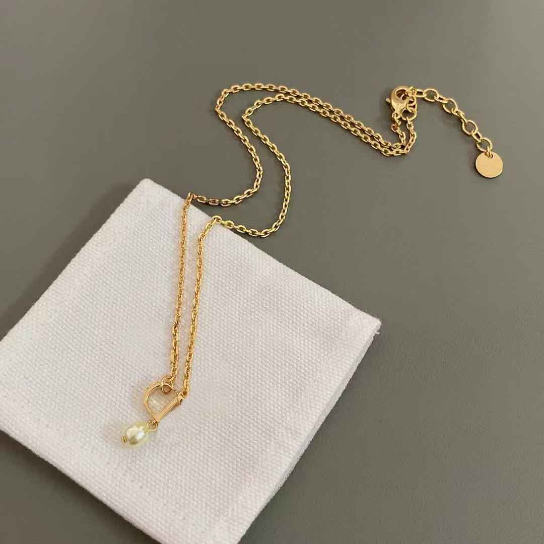 Designer luxury pearls Pendant Necklaces for woman Wedding party gifts Gold-plated material Jewelry