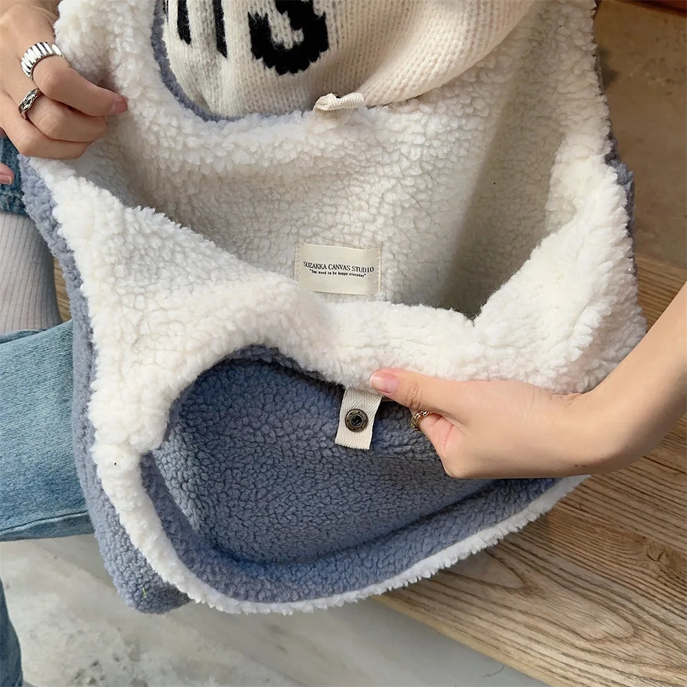 Vest Shape Women Plush Reversible Shoulder Bag Ladies Warm Fabric Handbag Winter Girls Books Tote Cute Lamb Like Cloth Purse251104ww