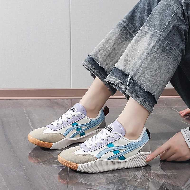 2024 Womens Sports Shoes Outdoor Lightweight Casual Walking Shoes Fashion Breathable Student Edition Flat Vulcanized Shoes Z250403