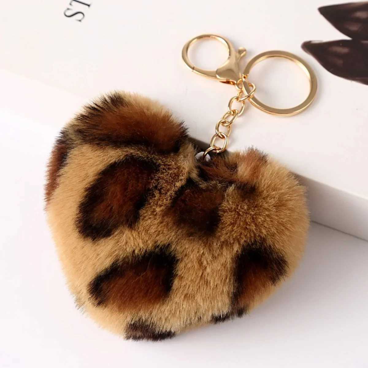 Heart Plush Pompom Keychain Set Leopard Print Hair Ball HighQuality Fluffy Faux Fur for Car Keys Bags GiftsW251103