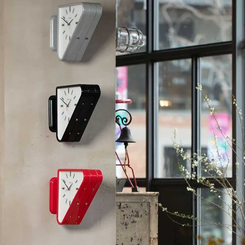 Living Room Minimsm Clocks Two-sided Wall Clocks Triangle Modern Clock Mechanism Silent Design Clock Watch for Decoration C251104