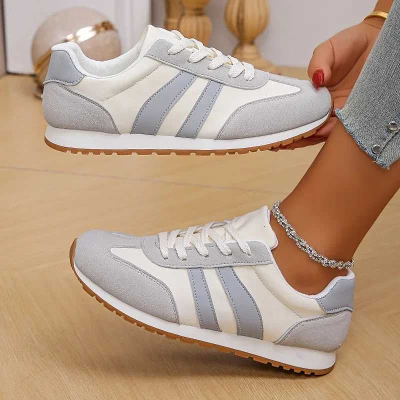 Womens Casual Lightweight Breathable Sport Shoes 2025 Spring Autumn New All-match Running Sneakers Zapatos De Mujer Tenis Jeans X251104