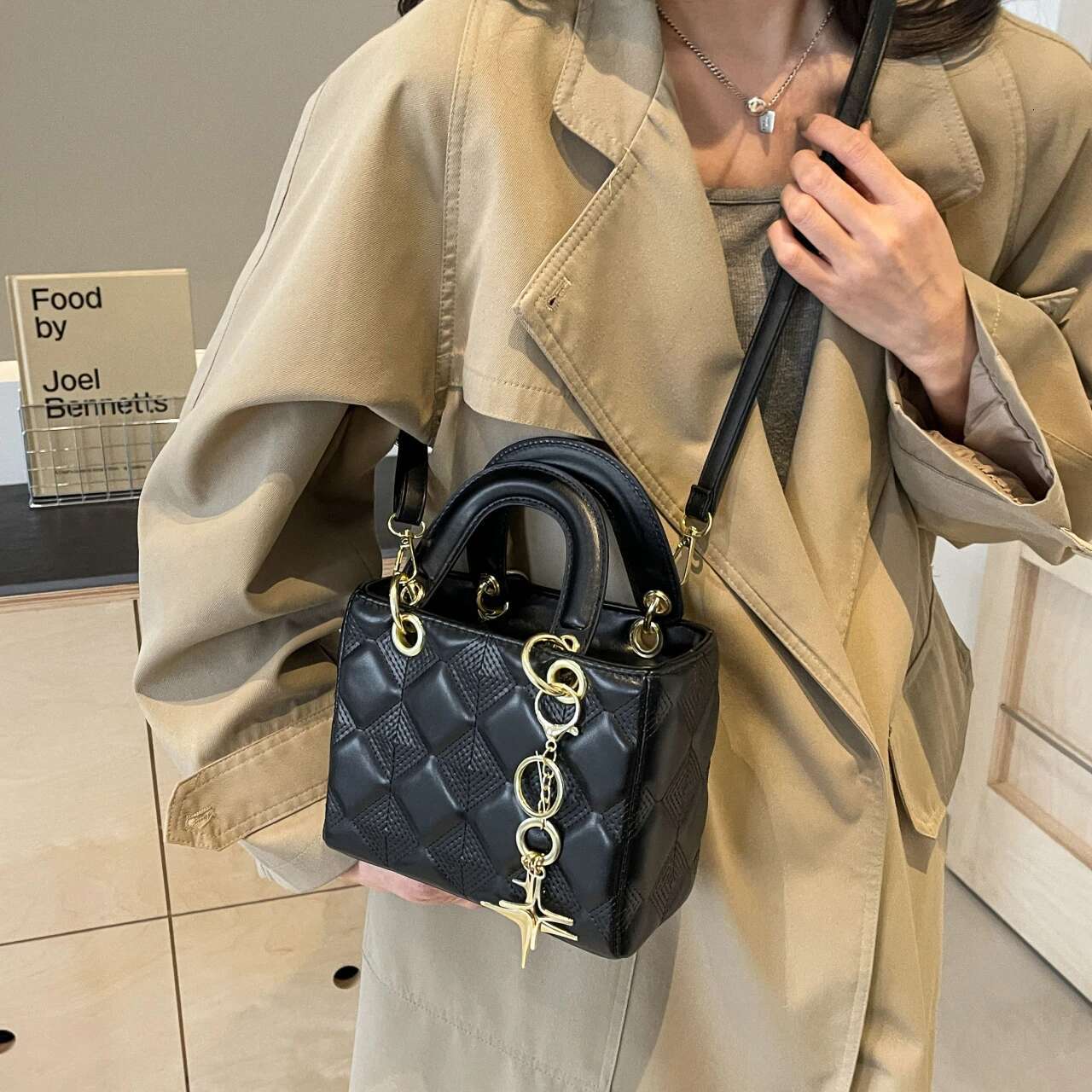 2025 New Fashionable and Simple Square Bag Suitable for Shopping, Travel, Dating, and Photography Designer Women's Shoulder Bag2