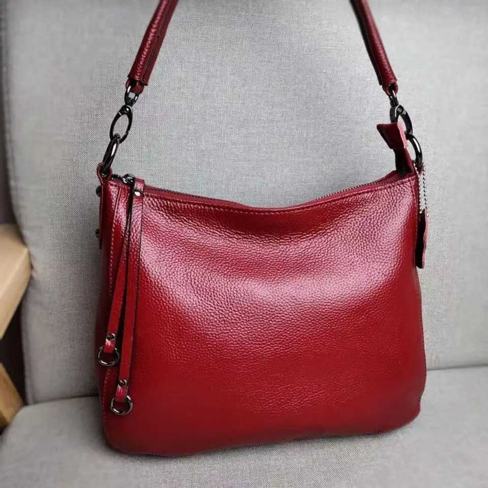 100 Genuine Leather Womens Shoulder Bag High Quality Cowhide Handbag Daily luxury design Versatile Crossbody Bag As Gift X251104