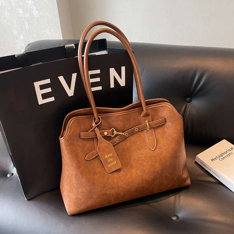 2025 New Simple Vintage Handheld Commuter for Women High-end Large Capacity Shoulder Bag
