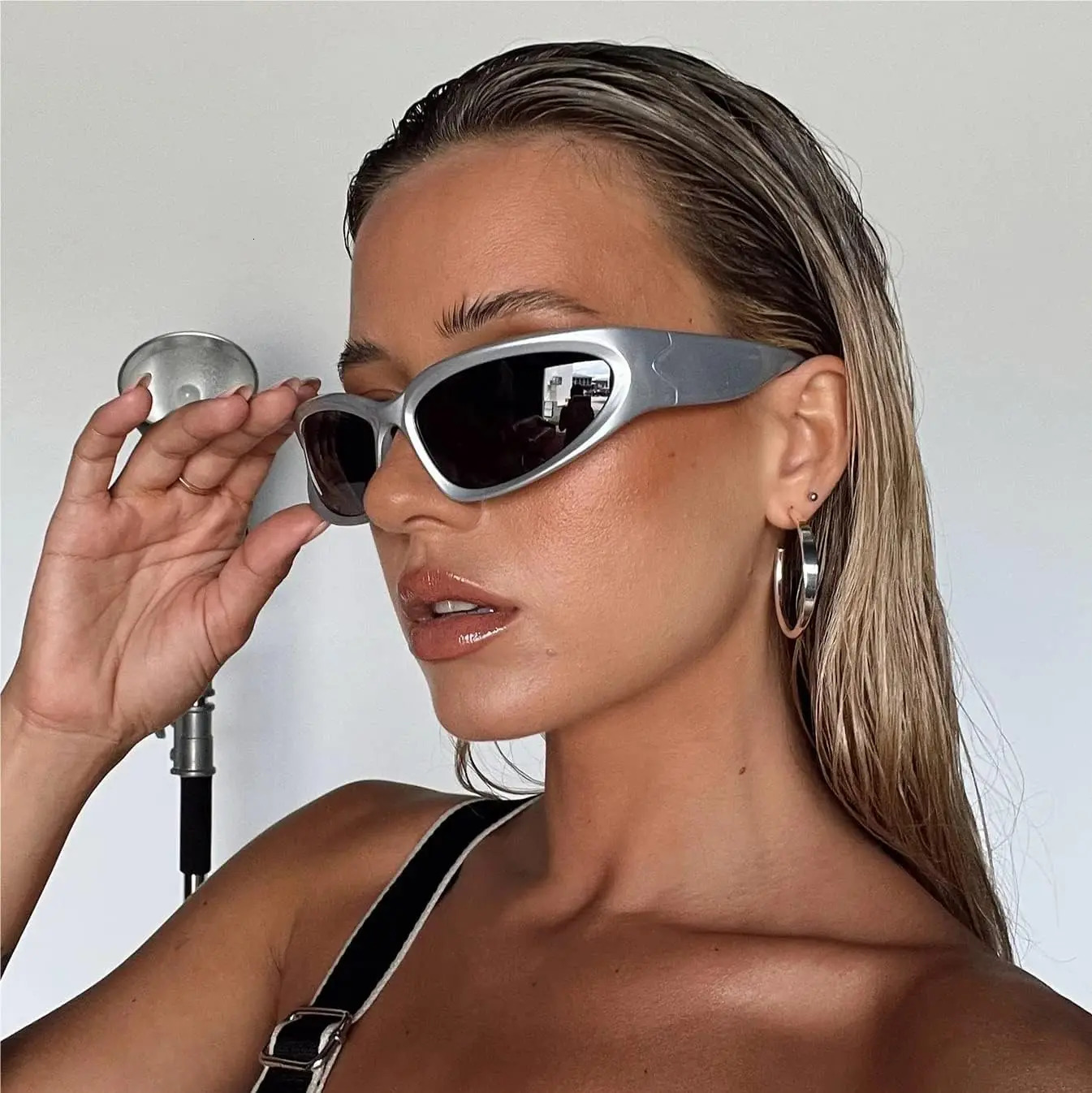 Y2K Wrap Around Sunglasses Fashion Rave Metallic Chrome Space Alien Glasses Futuristic Shades Sports for Women Men 251029
