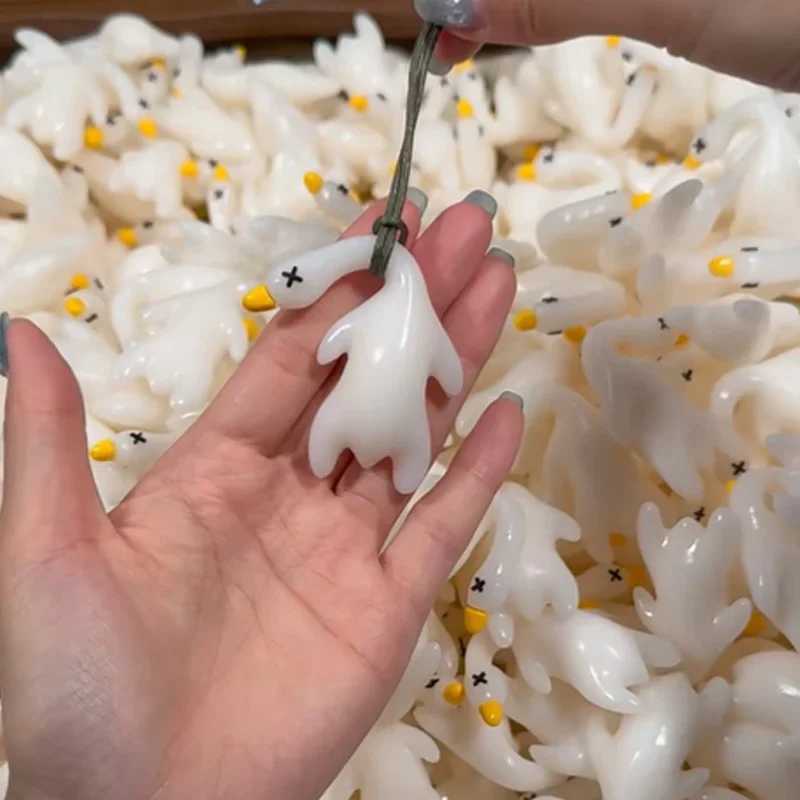 12pcs New Color Change Duck Keychain Fashion Funny Goose Pendants for Bag Car Keyrings Cute Cartoon UV Photochromic Key ChainsW251103