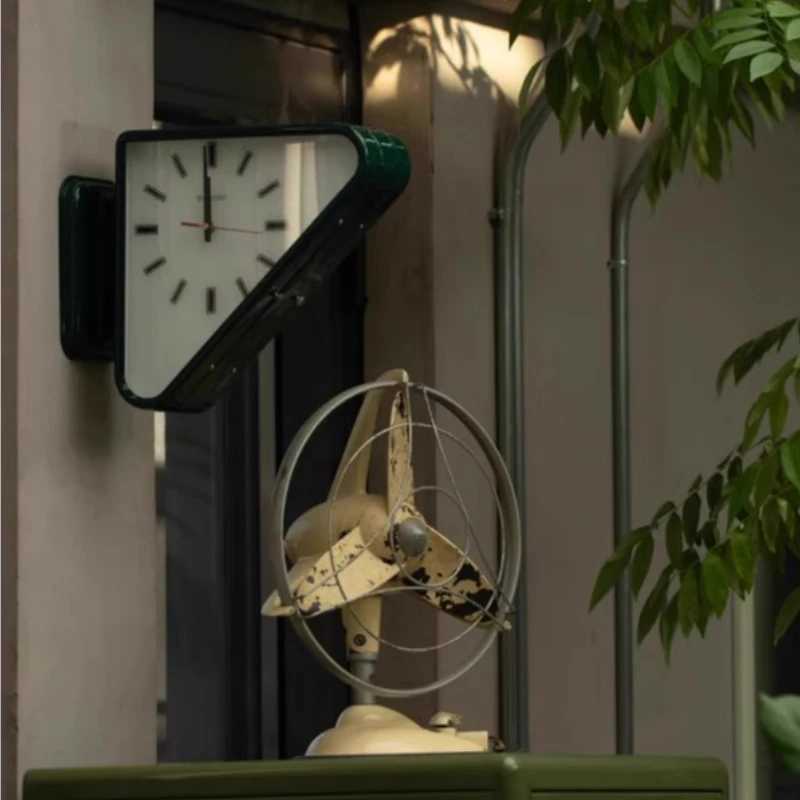 Living Room Minimsm Clocks Two-sided Wall Clocks Triangle Modern Clock Mechanism Silent Design Clock Watch for Decoration C251104