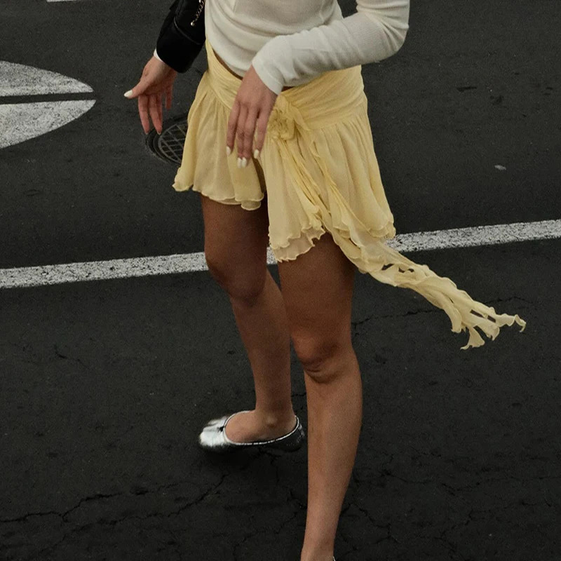 HEYounMIRL Yellow Silk Web Irregular A-line Skiing Aesthetics Fairy Ruffle Bottom Shorts Holiday Style Flowy Skiing Fashion 250402