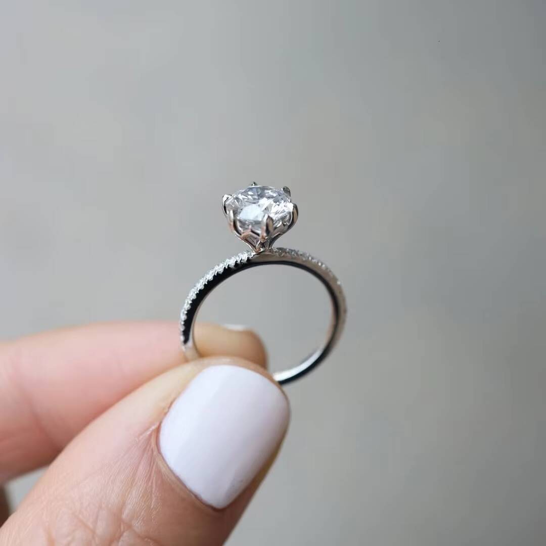 Elegant VVS Moissanite Solitaire Ring for Women 14K/18K White Gold 6 Prongs 65MM 2CT 3CT Round Cut GRA Certificate