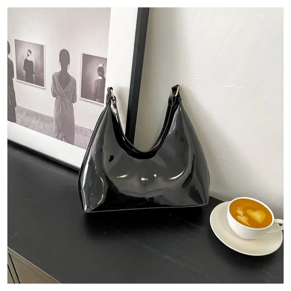 Smooth solid PU leather shopping bag retro womens casual shoulder bag fashionable womens handbag 250402