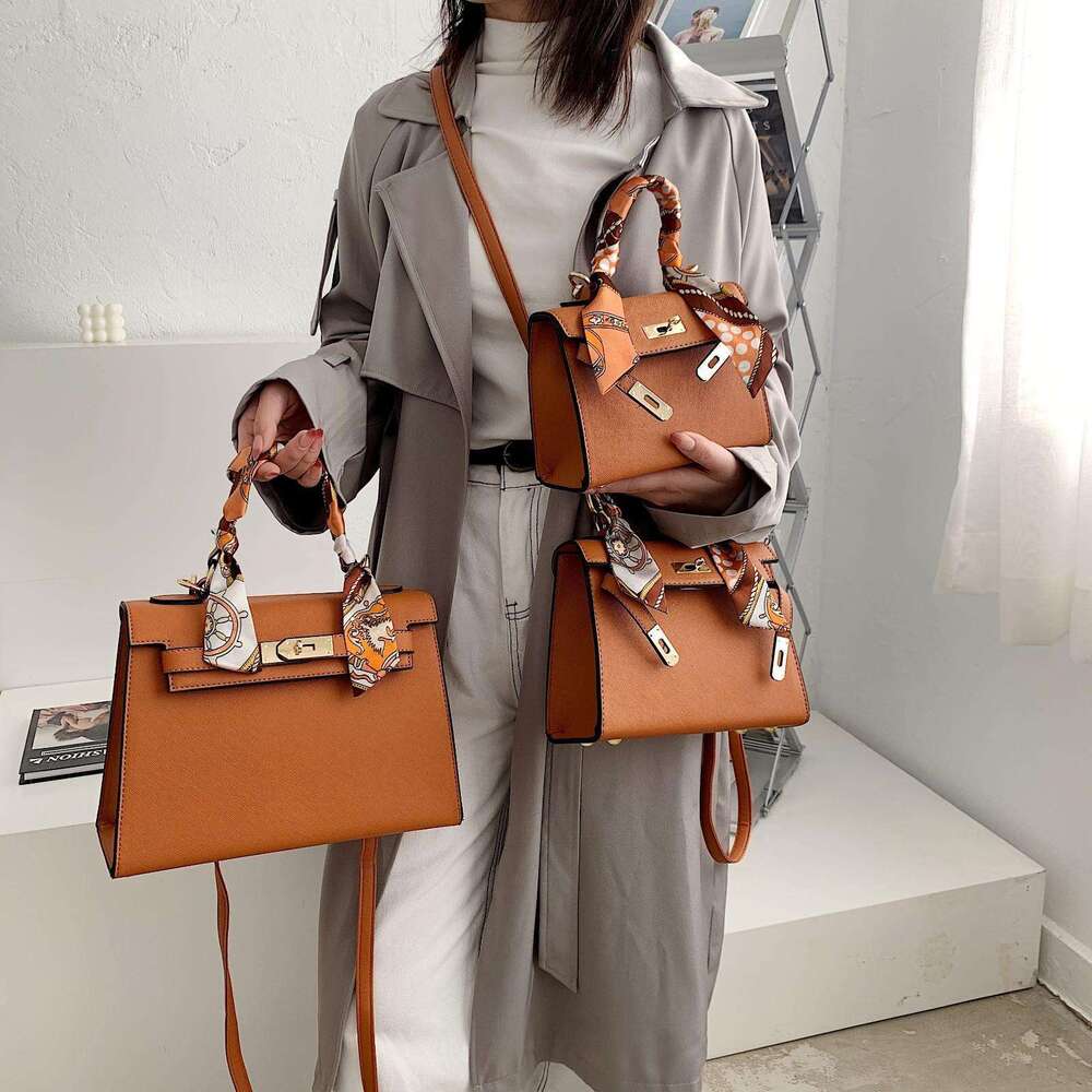 Kelly Mini 2022 New Internet Celebrity Large Capacity Handbag Women's Style Versatile Bride Bag