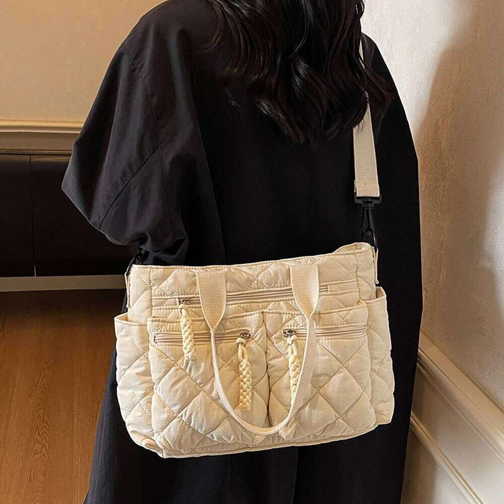 Women's Shoulder Bag, Large-Capacity Casual Multifunctional Commuter Handbag, Versatile Dia Quilted Design Crossbody Bag