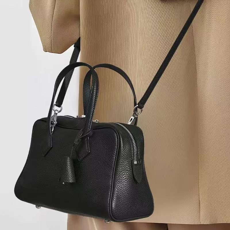 Elegant Underarm-Zip Lazily Designed Big Pocketed Handbags Made from High-Quality Cattle Hide