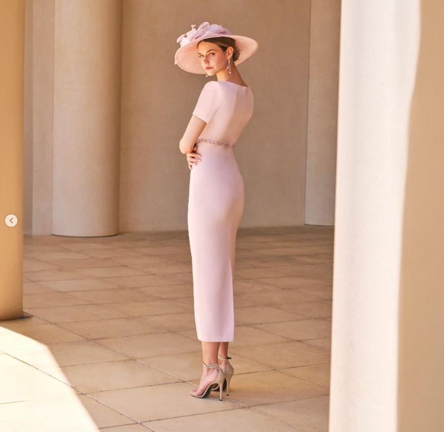 Elegant Blush Pink Mother Of The Bride Dresses Sheath Tea-length Simple Wedding Guest Gown Beaded Sash Short Sleeves Prom Party Wear Groom Mom Formal 