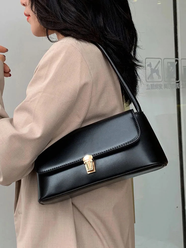 Retro womens underwear bag Korean version red shoulder bag simple solid commuting womens handbag 250402