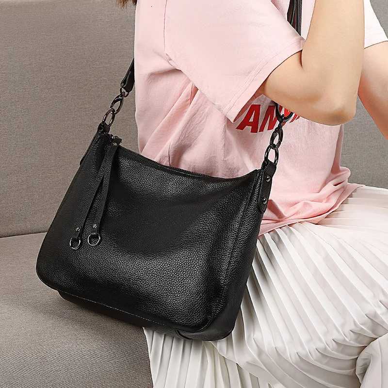 100 Genuine Leather Womens Shoulder Bag High Quality Cowhide Handbag Daily luxury design Versatile Crossbody Bag As Gift X251104