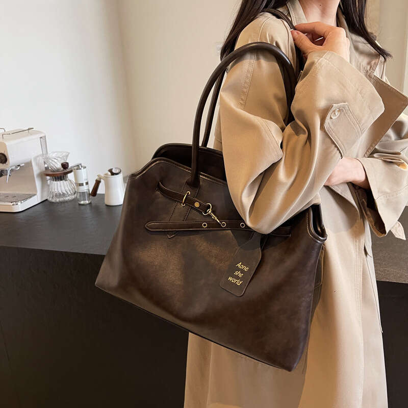 2025 New Simple Vintage Handheld Commuter for Women High-end Large Capacity Shoulder Bag