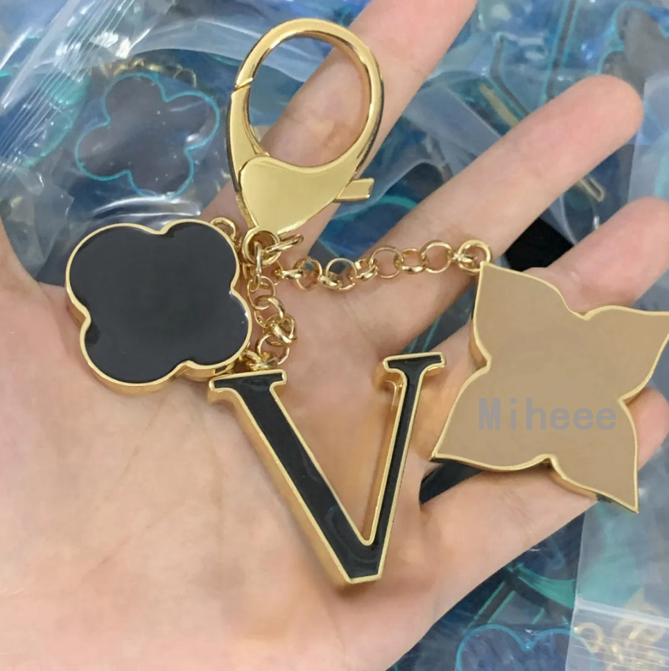 Designer keychains dragonne bag charm key chain for women men band brown leather wallet lanyard plated gold accessories designer keyring letter handmade miheee