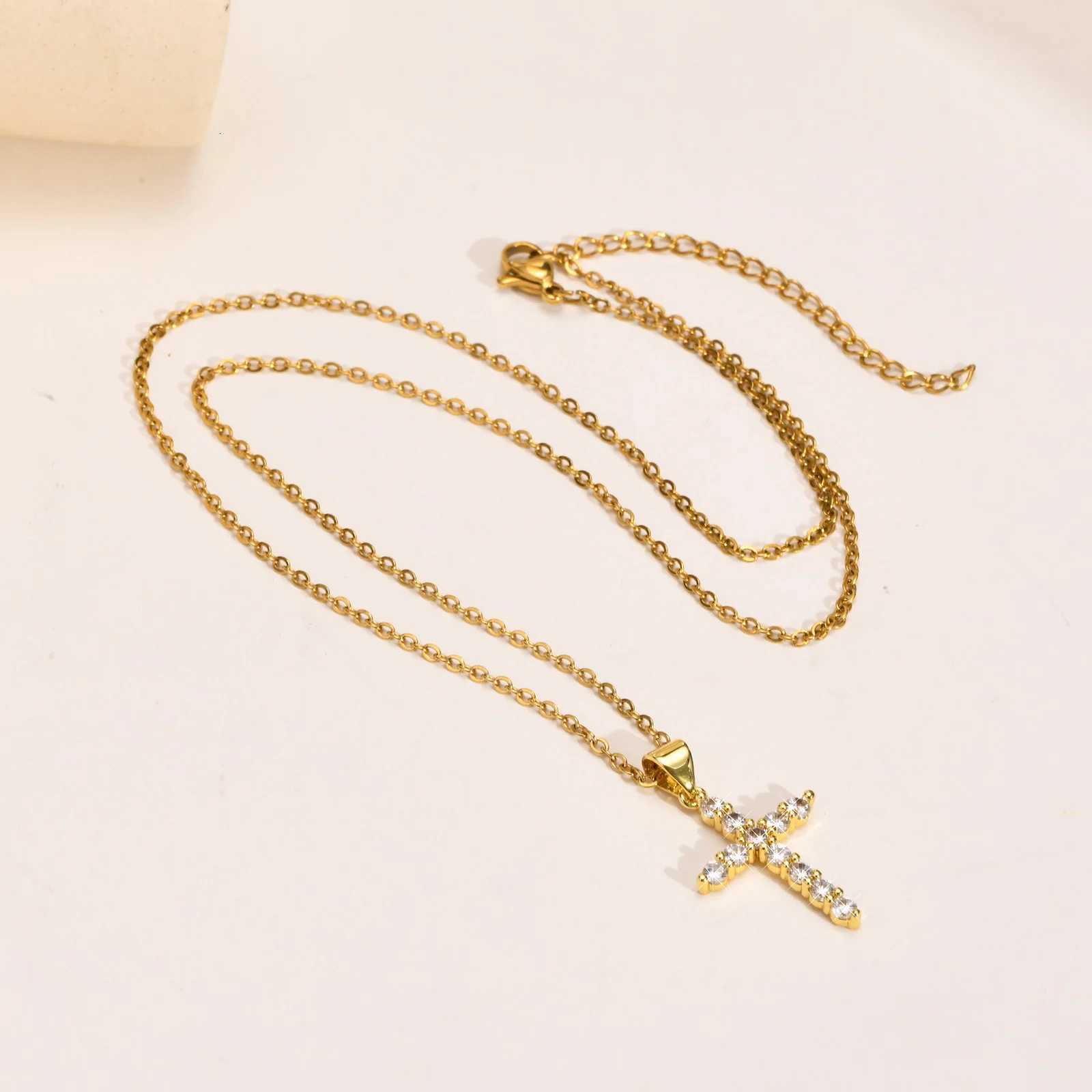 Cubic Zirconia Crucifix Cross Neckalce for Women Simple Layered JewelryXJ251104