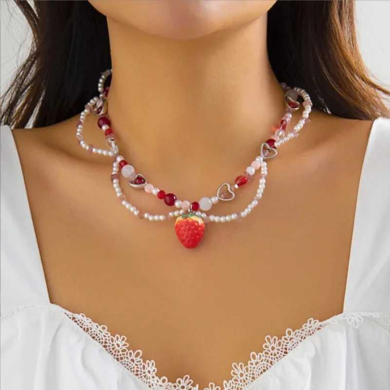 2023 Handmade Strawberry Necklace Pearls Beaded Y2K Necklace Choker Beautiful Glass Beaded Necklace Adjustable Cute GiftsXJ251104