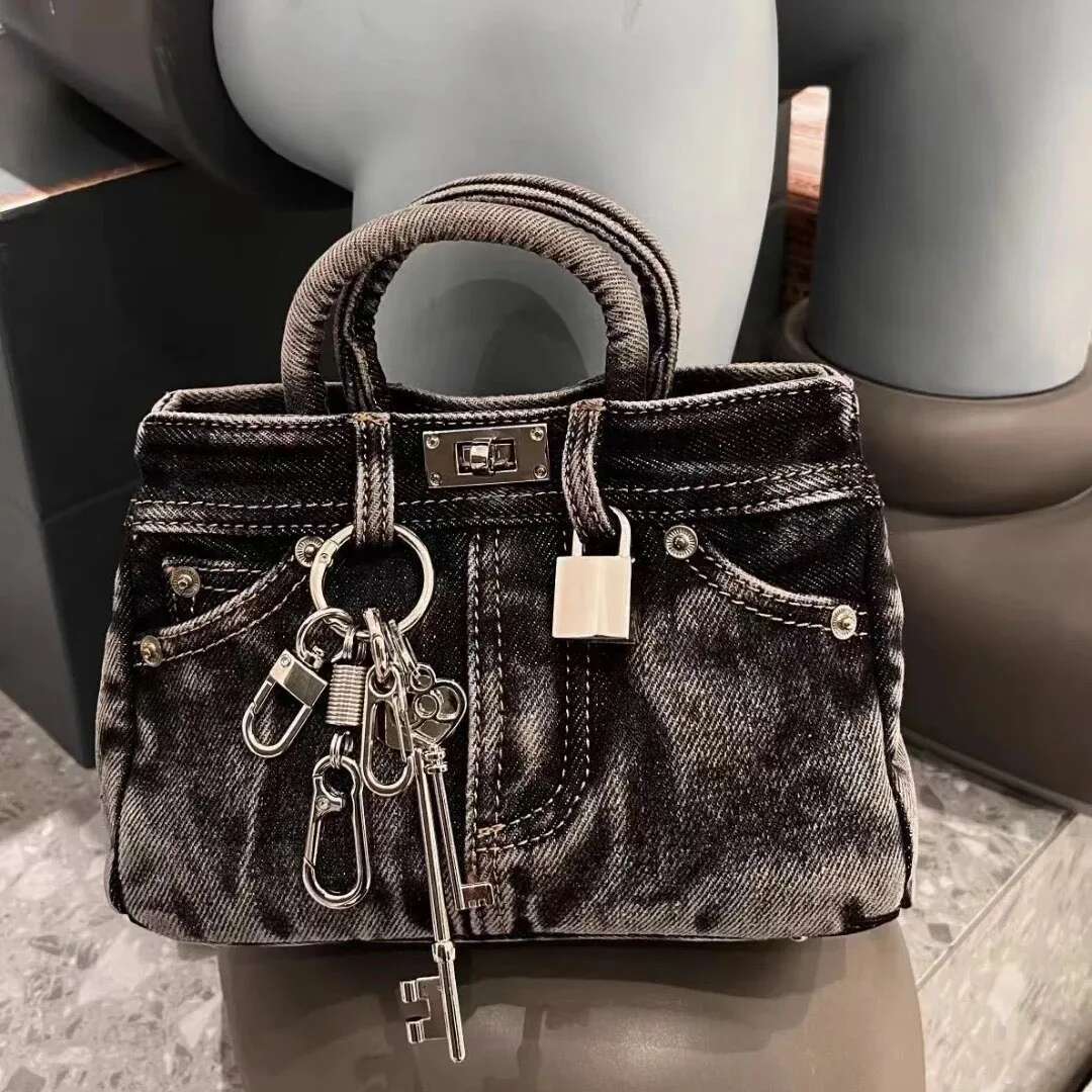 Jeans 2025 New Classic Lock Design Old Washing Denim Toe Bag Fashion Vintage Street Trend Motorcycle Style Women Handbag