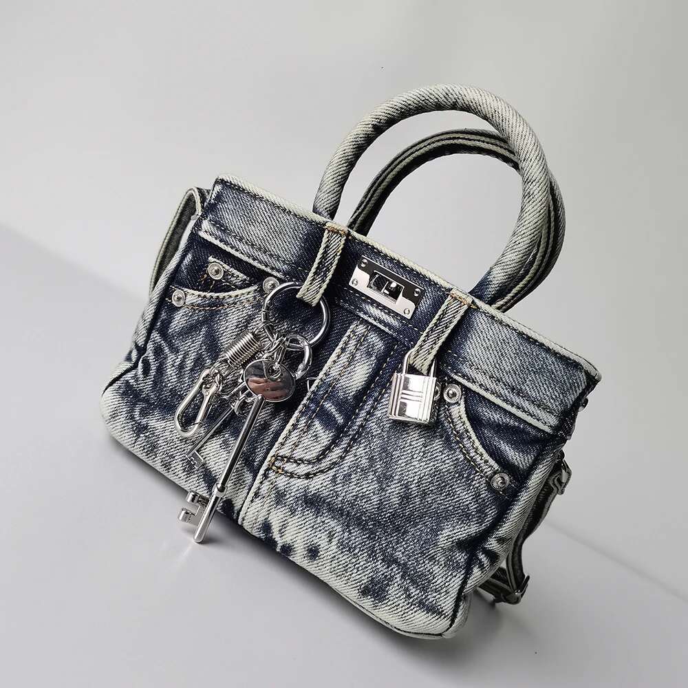 Jeans 2025 New Classic Lock Design Old Washing Denim Toe Bag Fashion Vintage Street Trend Motorcycle Style Women Handbag