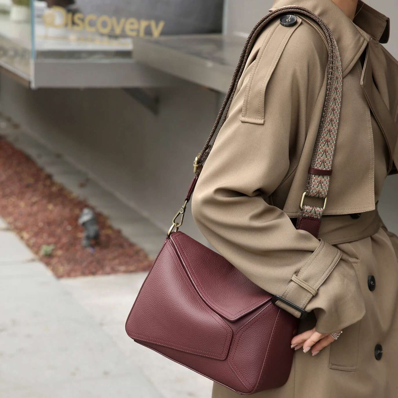 Top Layer Cowhide Square 2025 New Niche Soft Genuine Leather Splicing Design Fashionable Ladies One-Shoulder Crossbody Bag