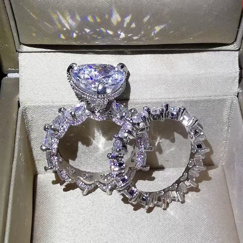 Diamond-encrusted hip-hop men VVS 925 sterling silver round moissanite Women engagement ring crown design