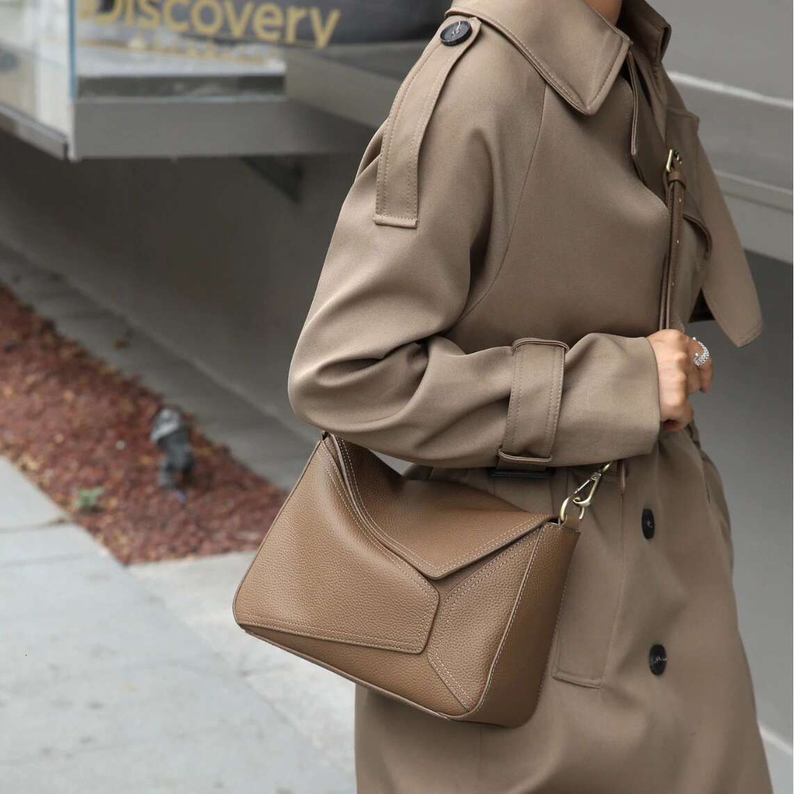 Top Layer Cowhide Square 2025 New Niche Soft Genuine Leather Splicing Design Fashionable Ladies One-Shoulder Crossbody Bag