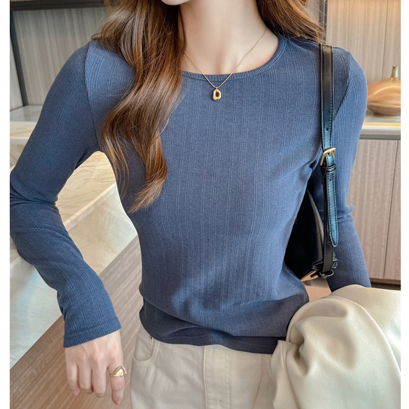 Carefully selected shoulder length long sleeved top for women in spring autumn and winter paired with a new round neck for a luxurious lookC anb ew or