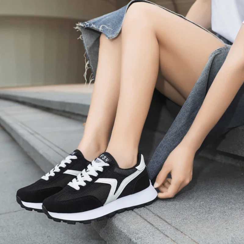 New womens sports shoes fashionable and breathable unisex casual shoes lightweight lace running shoes outdoor platform tennis shoes mens shoes Z250403