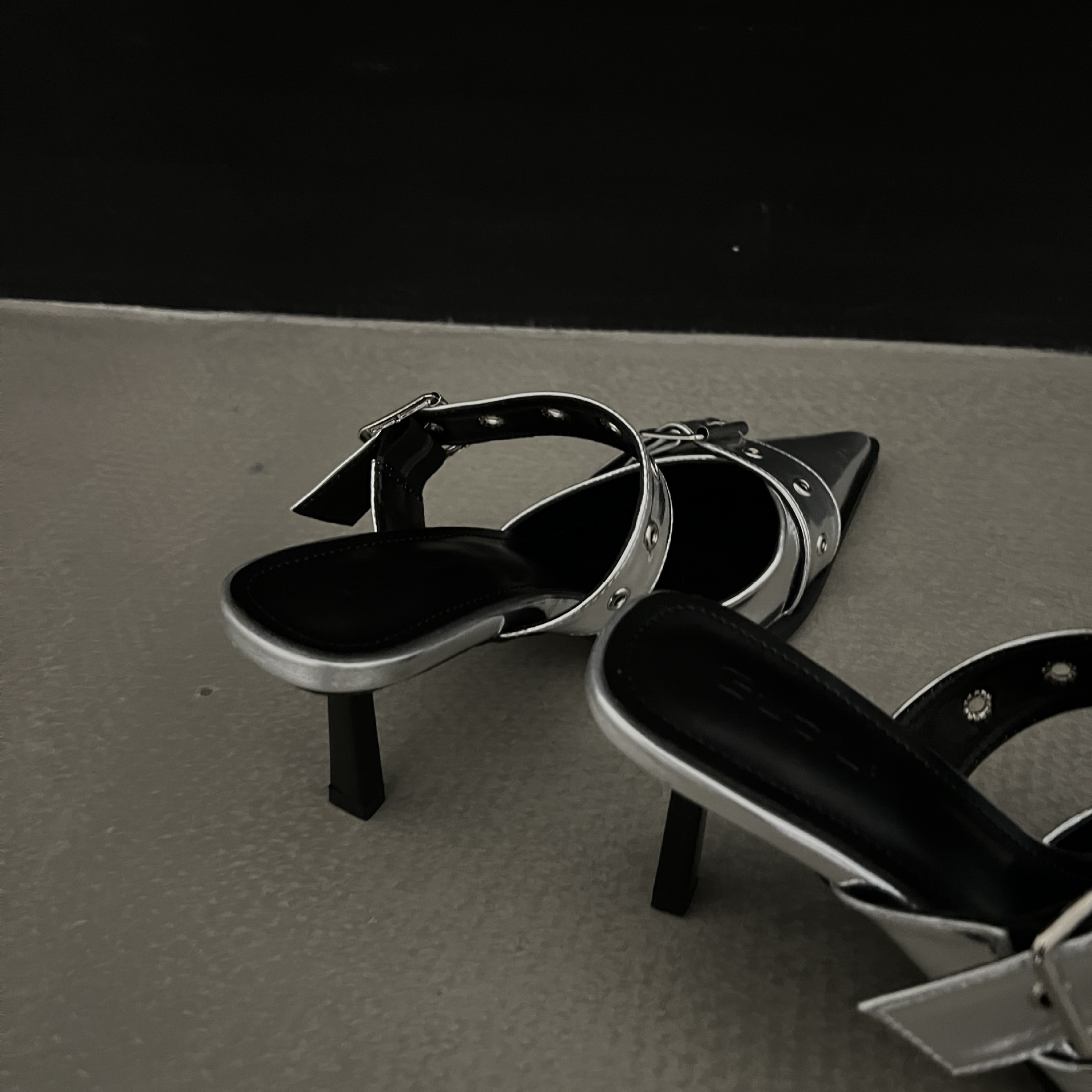 Women new high-quality design slippers fashion high-heeled shoes pointed toes slim heels high-heeled sandals party sexy trendy