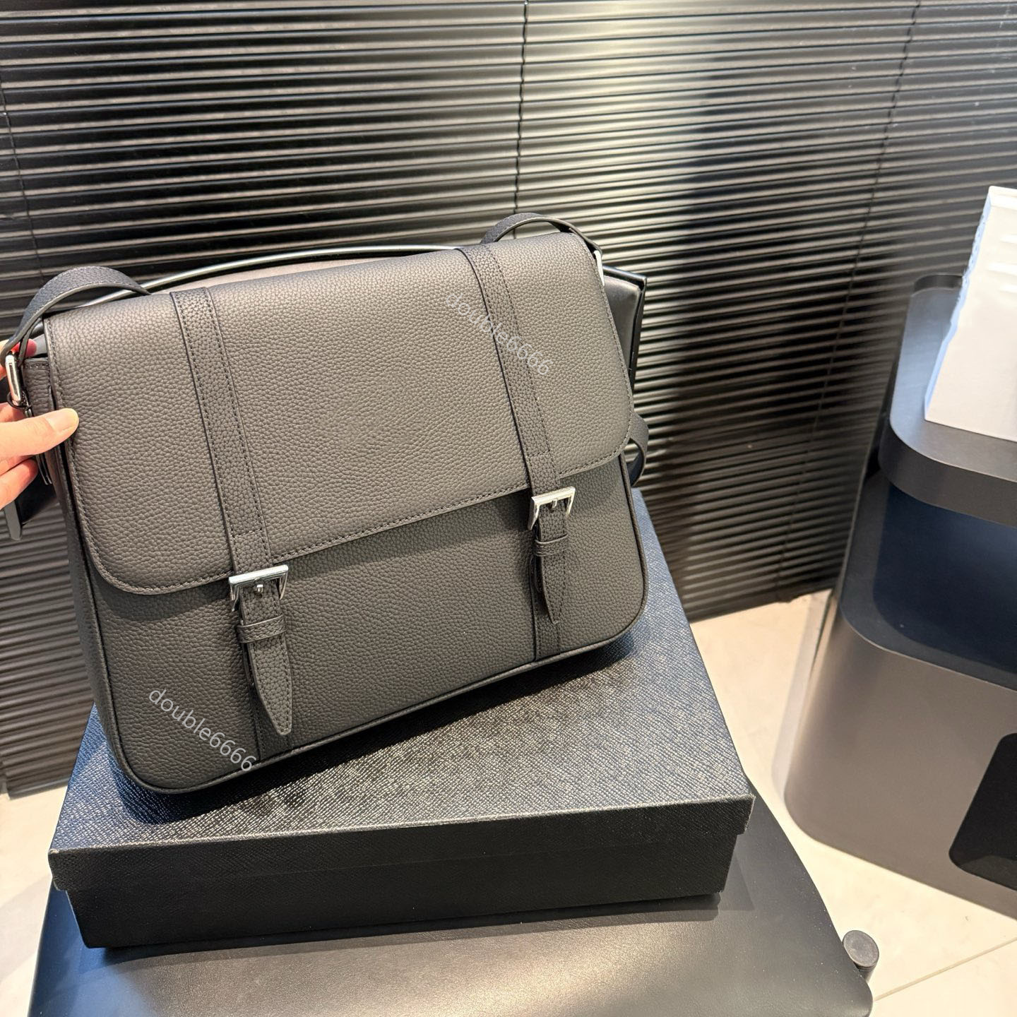 7A quality Designer men's leather messenger bag Fashion travel bag laptop bag flap luxury shoulder bag crossbody bag popular handbag postman bag chest bag