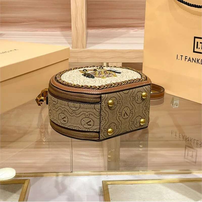 Women's Handbag Light Brand Handheld Round New 2024 Premium Genuine Leather Shoulder Designer Retro Crossbody Bag