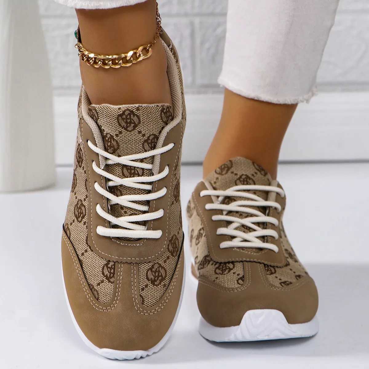 Womens summer classic cross band designer anti slip flat sports shoes used for daily leisure outdoor games womens casual sports shoes Z250403-1