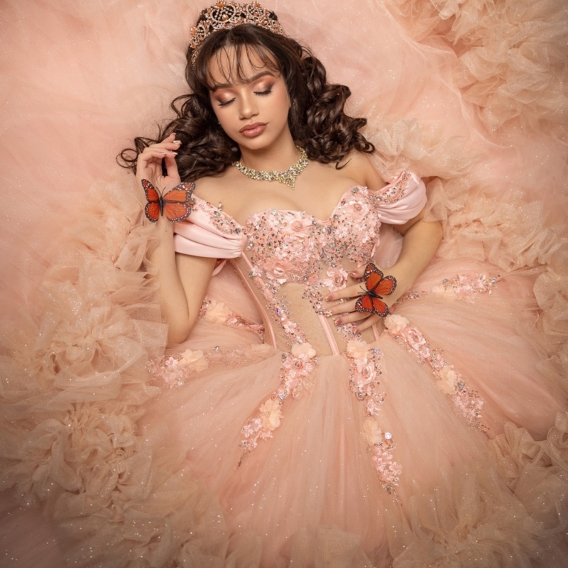 Pink Shiny Princess Quinceanera Dresses Off Shoulder Appliqued Beading Crystal Tiered Tull Sweet 16 Dress Ball Gown Vestidos 15 De Anos
