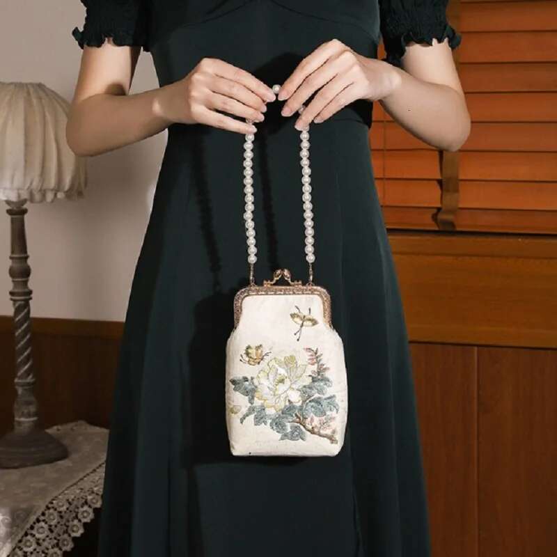 Bamboo Knot Banquet Handbag Chain Bar Metal Buckle Embroidered Pearl Bag crochet bag embroidery gifts